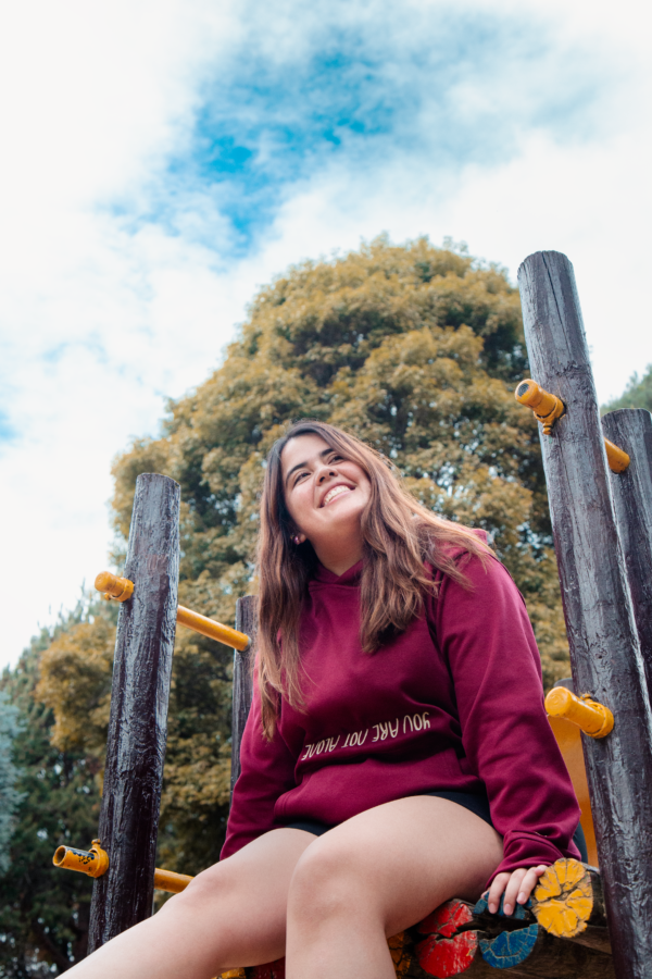 hoodie salud mental mujer con bordado