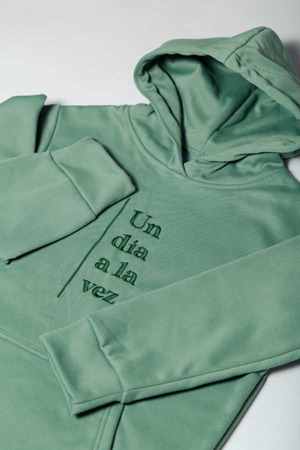 HOODIE UN DIA A LA VEZ - Image 2